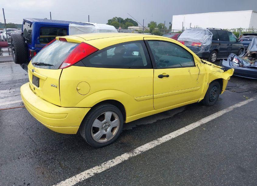 Photo 4 of 2005 Ford Focus ZX3 (VIN 3FAHP31N05R143196)