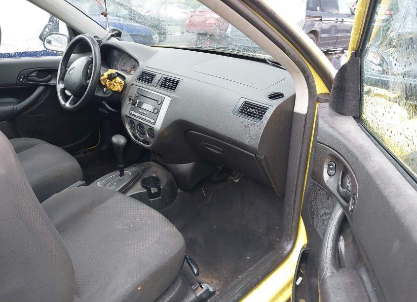 Photo 5 of 2005 Ford Focus ZX3 (VIN 3FAHP31N05R143196)