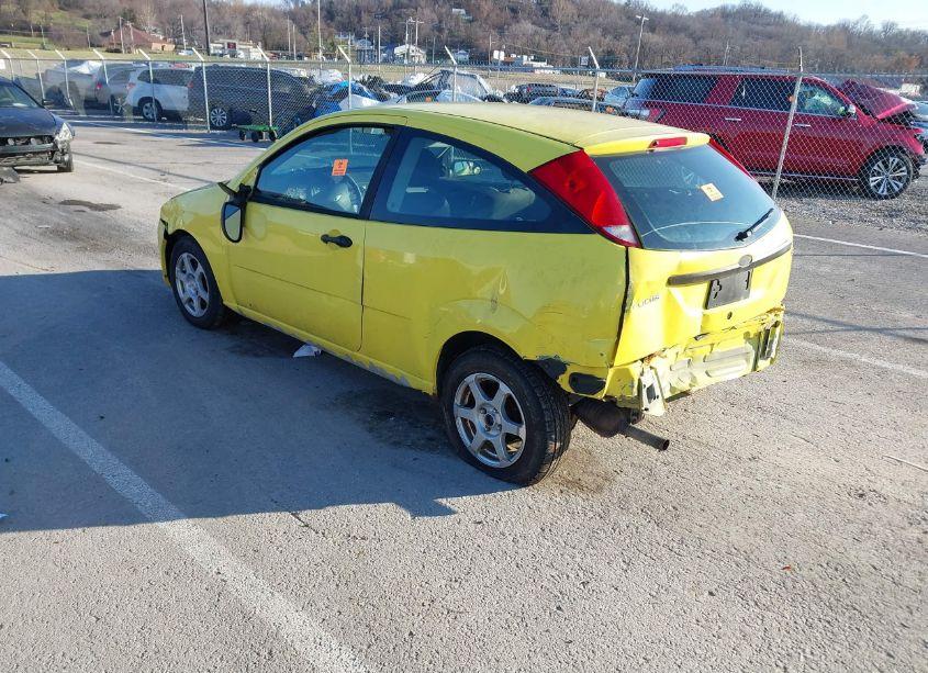 Photo 3 of 2005 Ford Focus ZX3 (VIN 3FAHP31N65R127648)