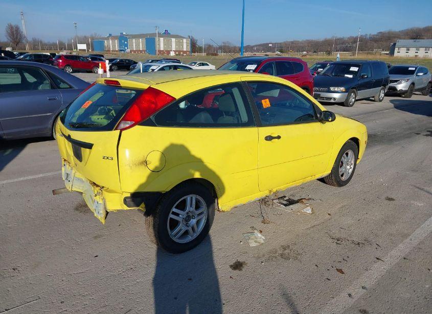 Photo 4 of 2005 Ford Focus ZX3 (VIN 3FAHP31N65R127648)