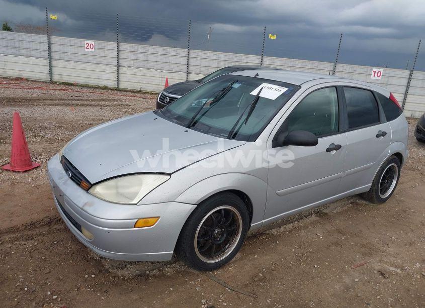 Photo 2 of 2002 Ford Focus ZX5 (VIN 3FAHP37332R177926)