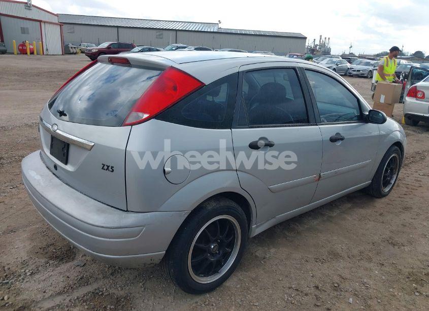 Photo 4 of 2002 Ford Focus ZX5 (VIN 3FAHP37332R177926)