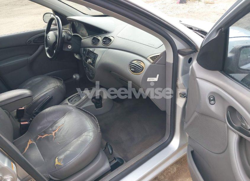 Photo 5 of 2002 Ford Focus ZX5 (VIN 3FAHP37332R177926)