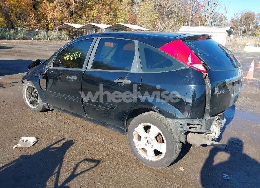 Photo 3 of 2002 Ford Focus ZX5 (VIN 3FAHP37352R238564)