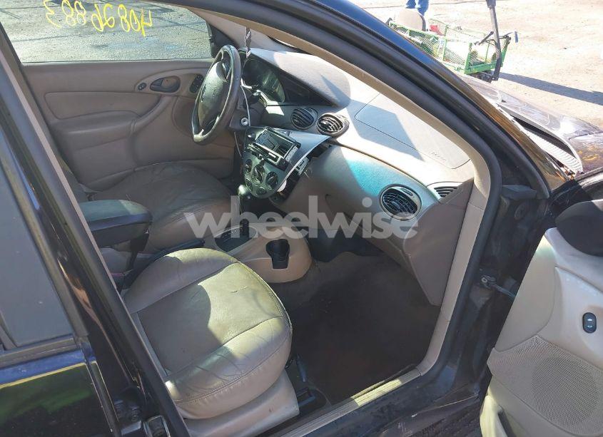 Photo 5 of 2002 Ford Focus ZX5 (VIN 3FAHP37352R238564)