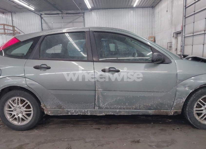 Photo 13 of 2005 Ford Focus ZX5 (VIN 3FAHP37N45R107938)