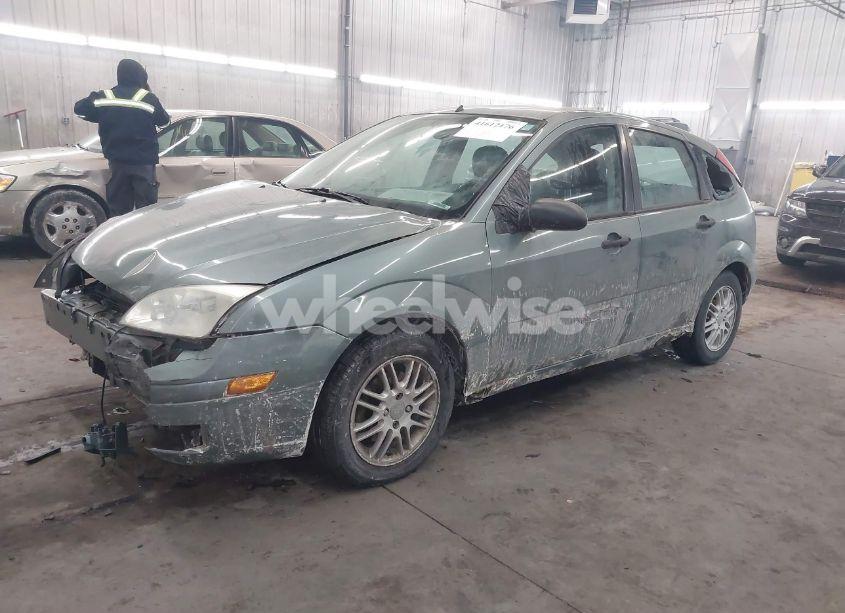 Photo 2 of 2005 Ford Focus ZX5 (VIN 3FAHP37N45R107938)