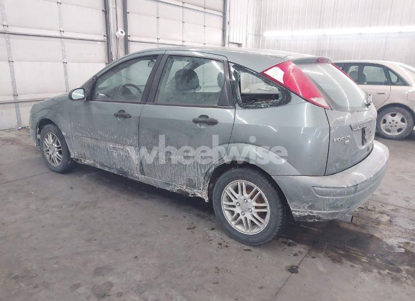 Photo 3 of 2005 Ford Focus ZX5 (VIN 3FAHP37N45R107938)