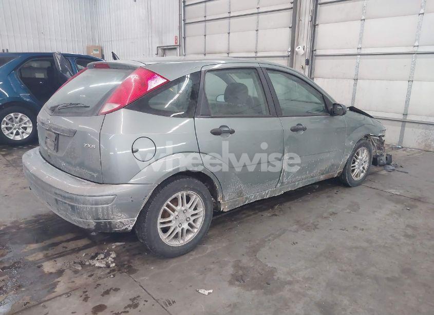 Photo 4 of 2005 Ford Focus ZX5 (VIN 3FAHP37N45R107938)
