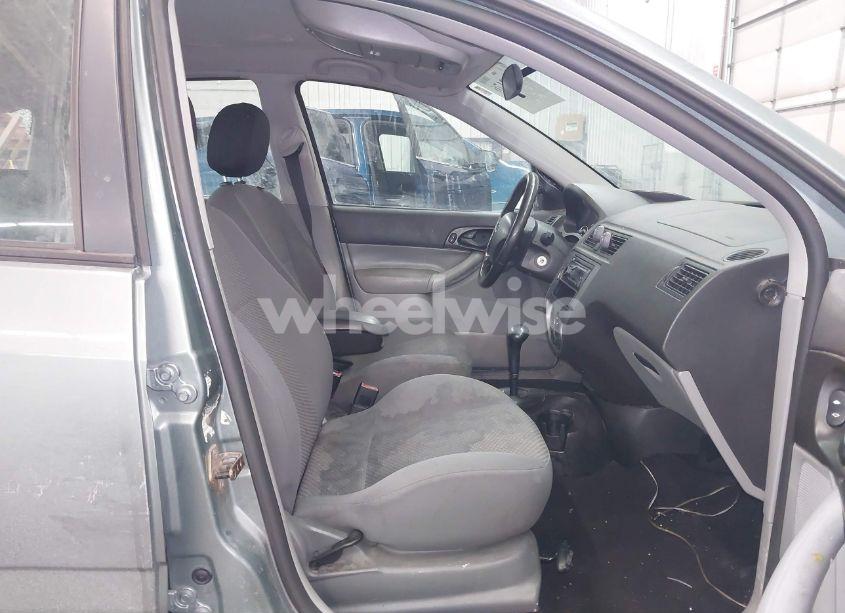 Photo 5 of 2005 Ford Focus ZX5 (VIN 3FAHP37N45R107938)