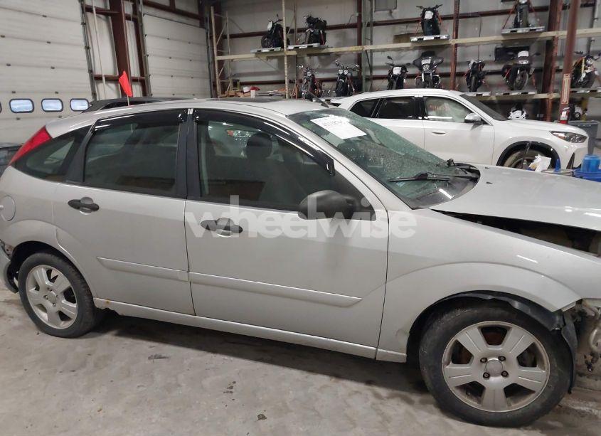 Photo 13 of 2005 Ford Focus ZX5 (VIN 3FAHP37N65R122487)