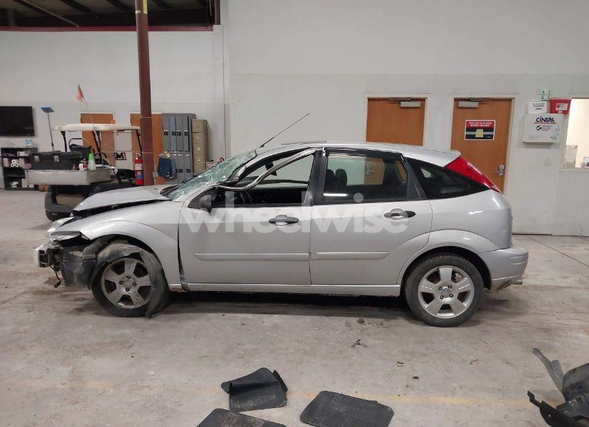 Photo 14 of 2005 Ford Focus ZX5 (VIN 3FAHP37N65R122487)