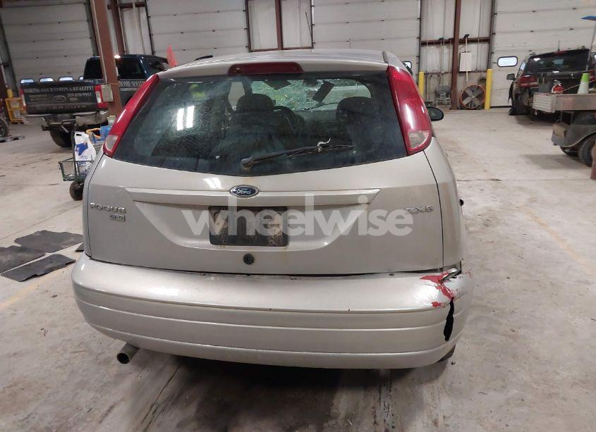 Photo 16 of 2005 Ford Focus ZX5 (VIN 3FAHP37N65R122487)