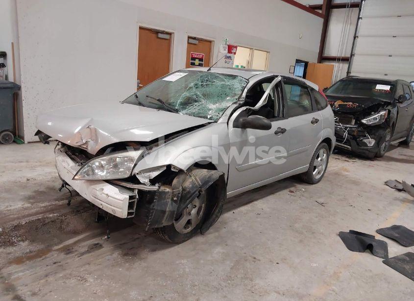 Photo 2 of 2005 Ford Focus ZX5 (VIN 3FAHP37N65R122487)