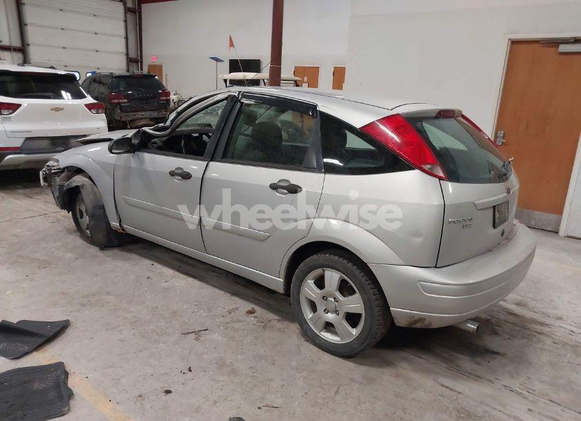 Photo 3 of 2005 Ford Focus ZX5 (VIN 3FAHP37N65R122487)