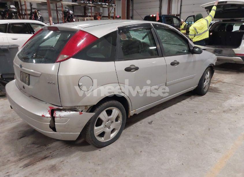 Photo 4 of 2005 Ford Focus ZX5 (VIN 3FAHP37N65R122487)