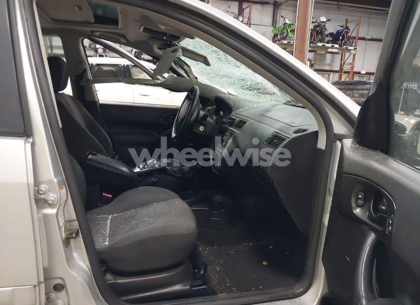 Photo 5 of 2005 Ford Focus ZX5 (VIN 3FAHP37N65R122487)