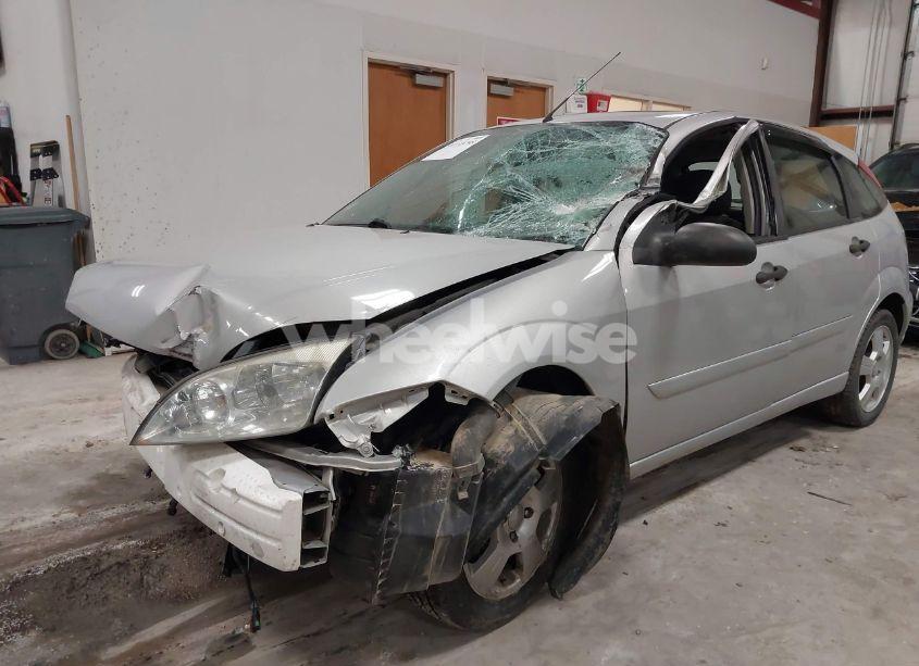 Photo 6 of 2005 Ford Focus ZX5 (VIN 3FAHP37N65R122487)