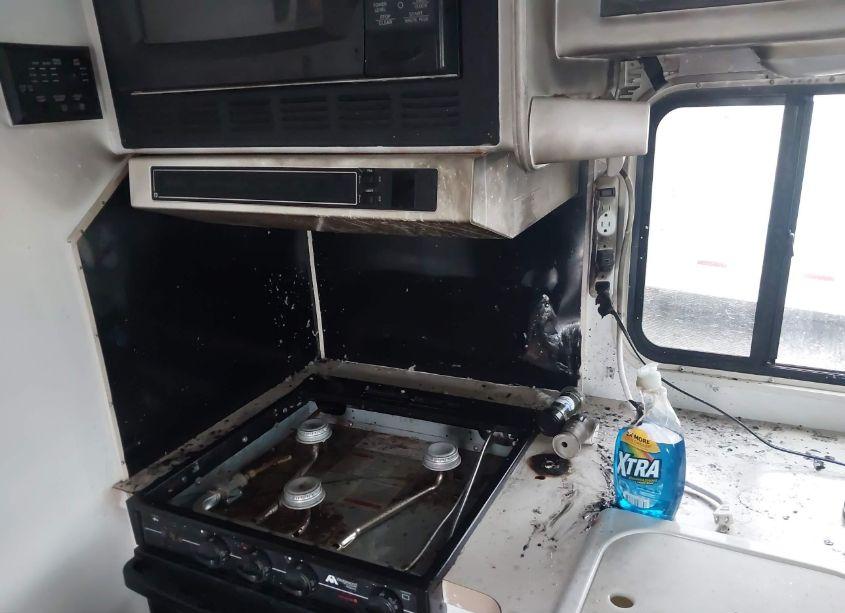 Photo 12 of 2000 Ford F550 SUPER DUTY STRIPPED CHASS (VIN 3FCLF53SXYJA04430)