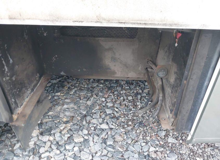 Photo 13 of 2000 Ford F550 SUPER DUTY STRIPPED CHASS (VIN 3FCLF53SXYJA04430)