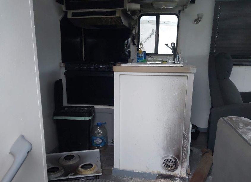 Photo 6 of 2000 Ford F550 SUPER DUTY STRIPPED CHASS (VIN 3FCLF53SXYJA04430)