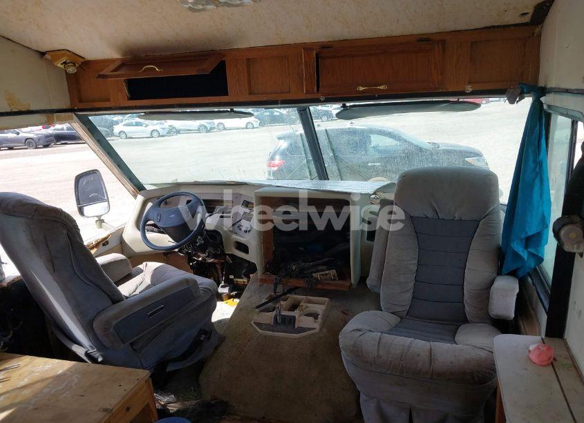 Photo 5 of 1995 Holiday Rambler F530 (VIN 3FCMF53G9RJB11437)