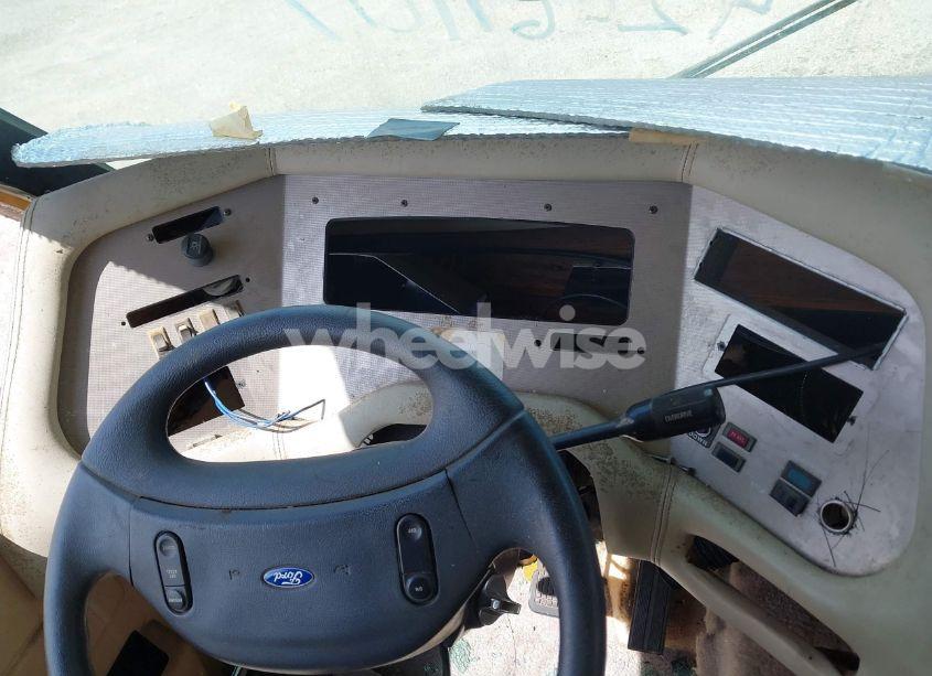 Photo 7 of 1995 Holiday Rambler F530 (VIN 3FCMF53G9RJB11437)