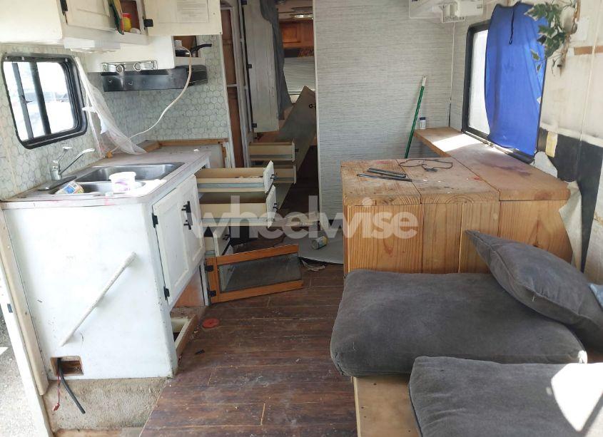 Photo 8 of 1995 Holiday Rambler F530 (VIN 3FCMF53G9RJB11437)