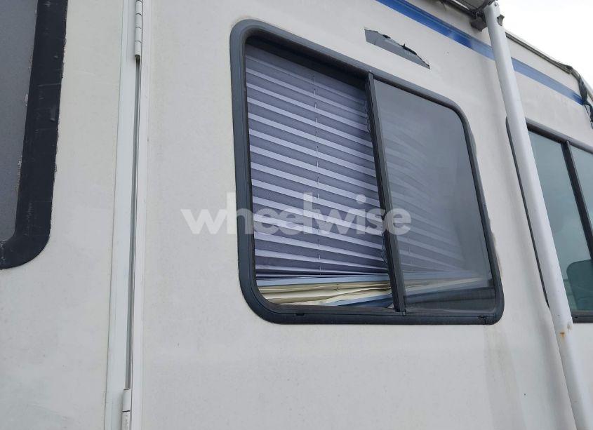 Photo 12 of 1999 Ford F550 SUPER DUTY STRIPPED CHASS (VIN 3FCMF53S9XJA10903)