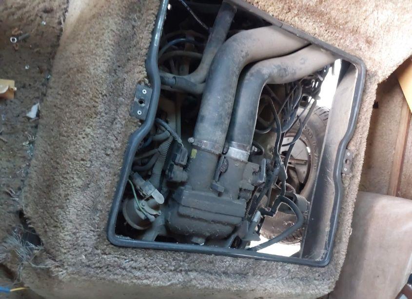 Photo 10 of 1992 Pace Arrow 7341QS (VIN 3FCMFS3G3NJA00828)