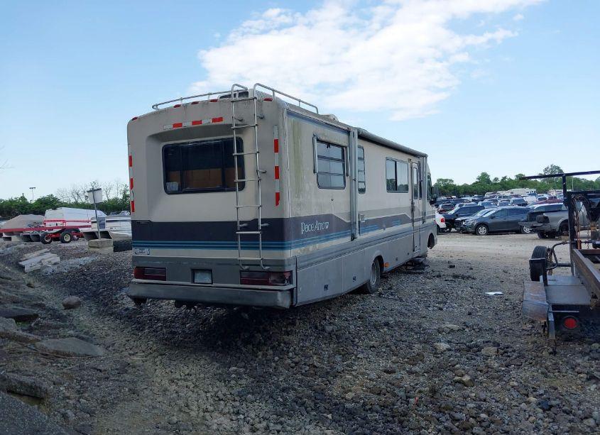 Photo 4 of 1992 Pace Arrow 7341QS (VIN 3FCMFS3G3NJA00828)