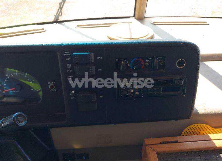 Photo 13 of 1999 Ford F550 SUPER DUTY STRIPPED CHASS (VIN 3FCNF53S7XJA26506)