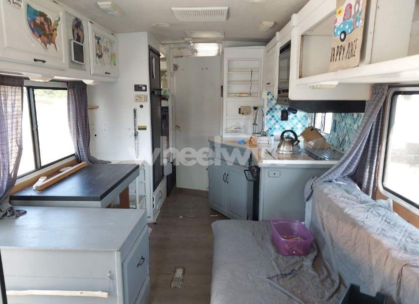 Photo 8 of 1999 Ford F550 SUPER DUTY STRIPPED CHASS (VIN 3FCNF53S7XJA26506)