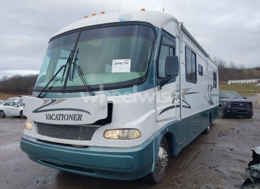 Photo 2 of 1999 Ford F550 SUPER DUTY STRIPPED CHASS (VIN 3FCNF53SXXJA10719)