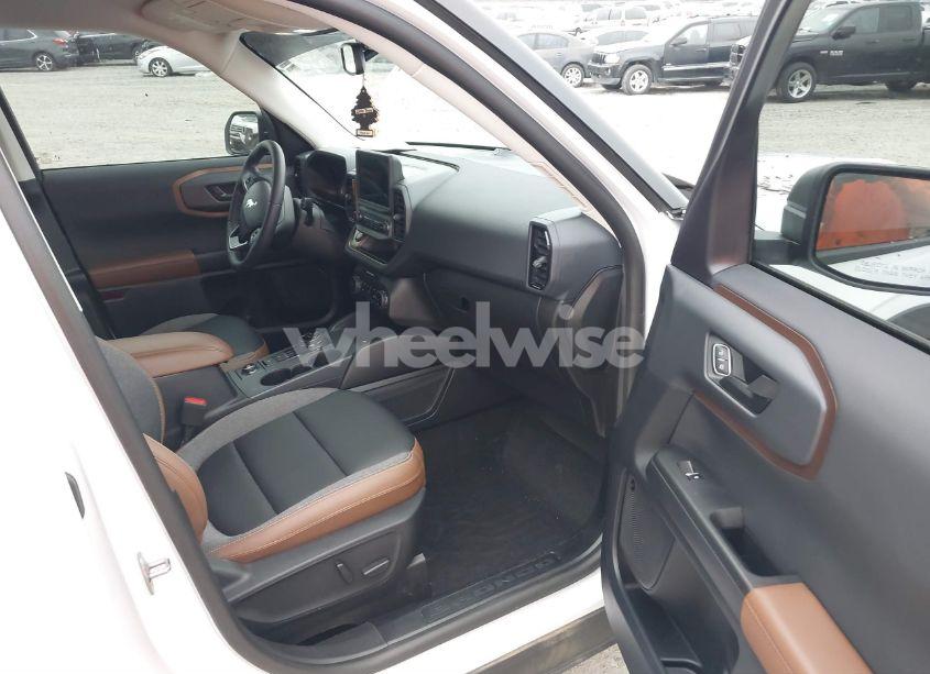 Photo 5 of 2024 Ford Bronco SPORT OUTER BANKS (VIN 3FMCR9C63RRE32811)