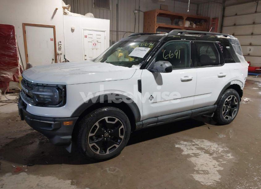 Photo 2 of 2024 Ford Bronco SPORT OUTER BANKS (VIN 3FMCR9C64RRF49748)