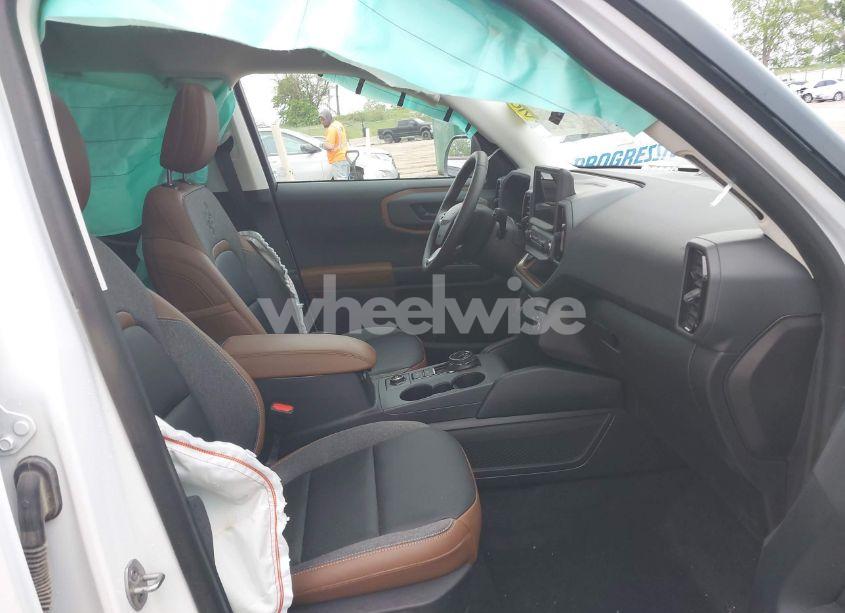 Photo 5 of 2024 Ford Bronco SPORT OUTER BANKS (VIN 3FMCR9C66RRE99306)