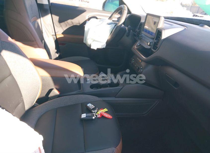 Photo 5 of 2024 Ford Bronco SPORT OUTER BANKS (VIN 3FMCR9C67RRE16157)