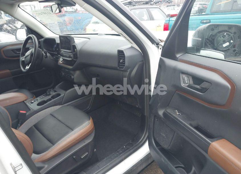 Photo 5 of 2024 Ford Bronco SPORT OUTER BANKS (VIN 3FMCR9C68RRE33484)