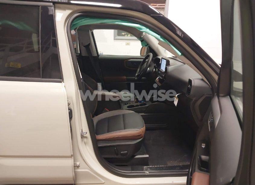 Photo 5 of 2024 Ford Bronco SPORT OUTER BANKS (VIN 3FMCR9C68RRE76285)