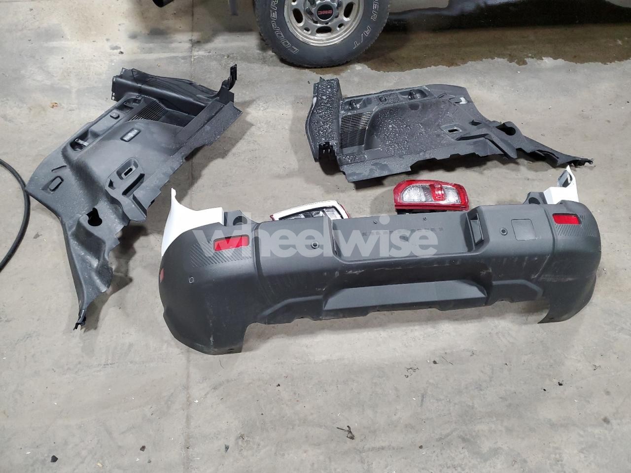 Photo 13 of 2025 FORD BRONCO SPORT OUTER BANKS (VIN 3FMCR9CN7SRE62858)