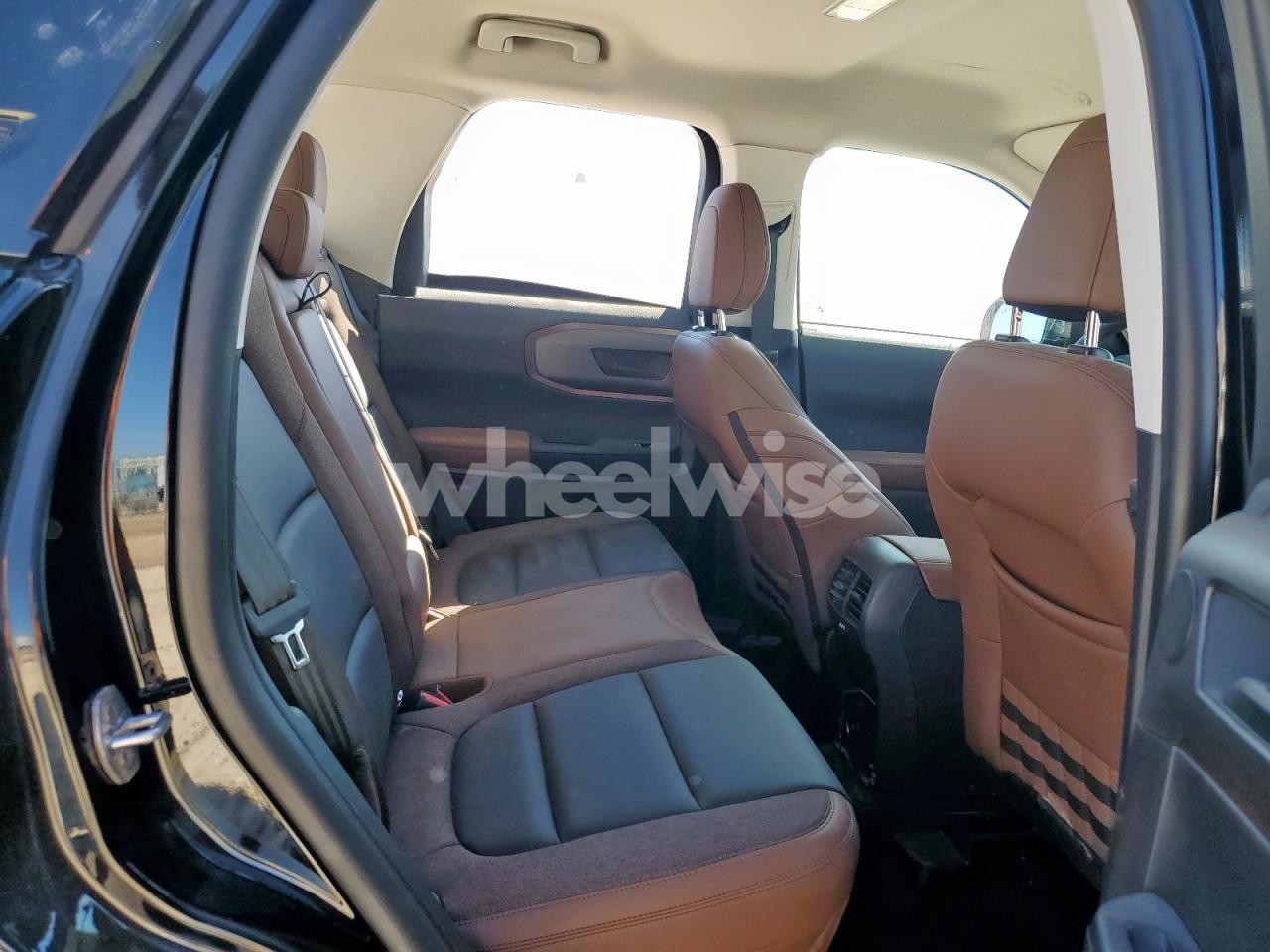 Photo 11 of 2025 FORD BRONCO SPORT OUTER BANKS (VIN 3FMCR9CN9SRE85803)