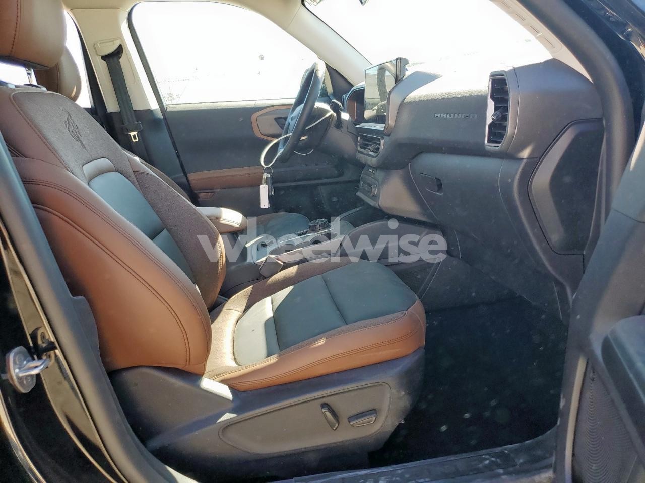 Photo 7 of 2025 FORD BRONCO SPORT OUTER BANKS (VIN 3FMCR9CN9SRE85803)