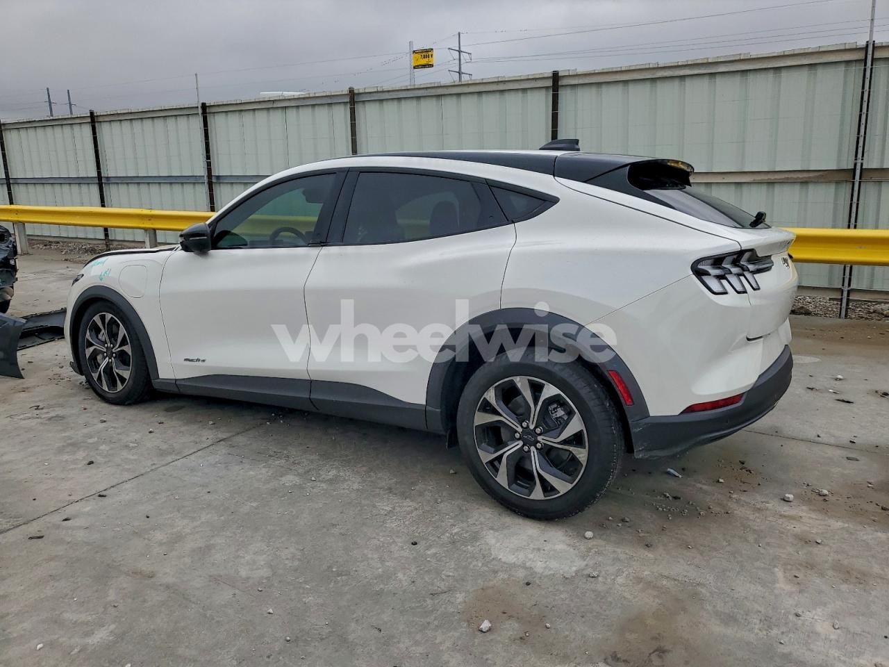 Photo 2 of 2025 FORD MUSTANG MACH-E SELECT (VIN 3FMTK1R41SMA04458)