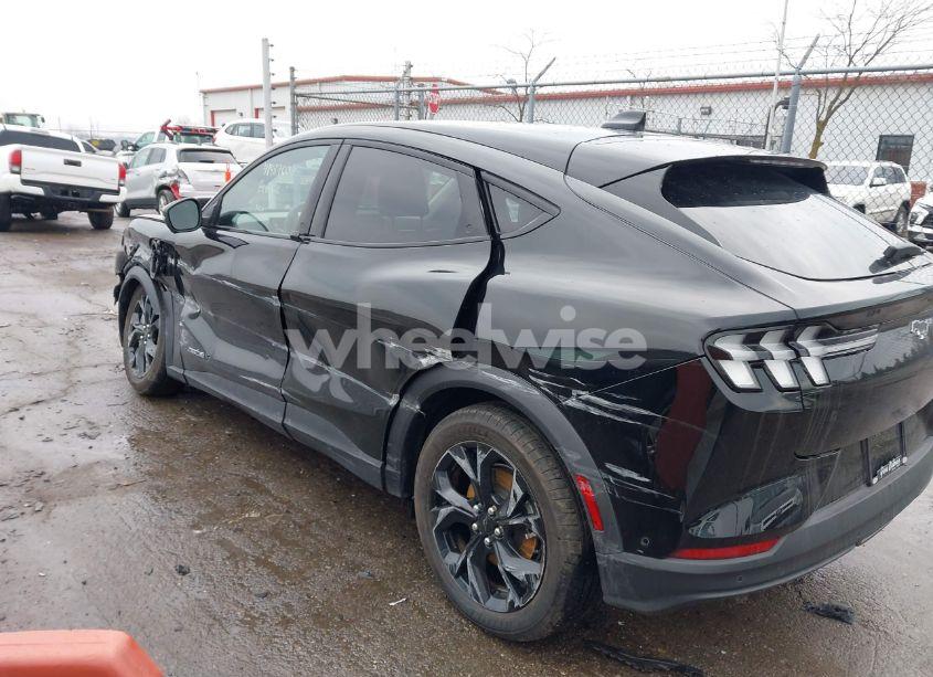 Photo 3 of 2024 Ford Mustang MACH-E SELECT (VIN 3FMTK1SU6RMA20319)