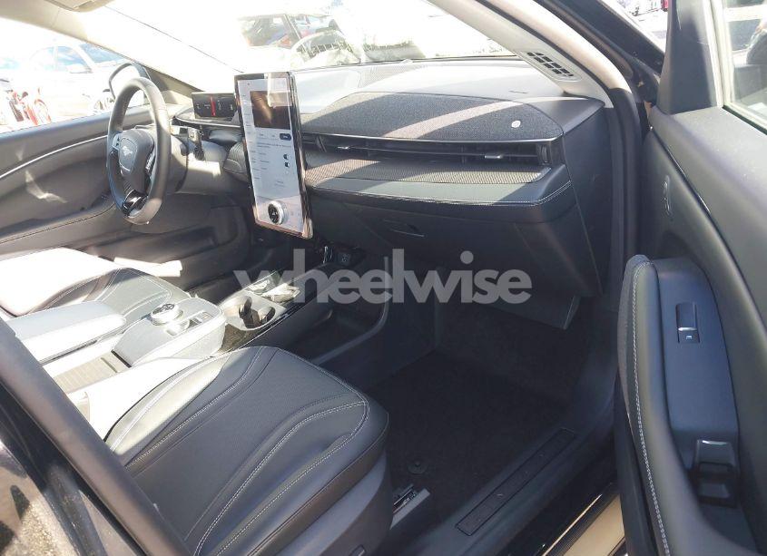 Photo 5 of 2024 Ford Mustang MACH-E PREMIUM (VIN 3FMTK3S5XRMA31893)