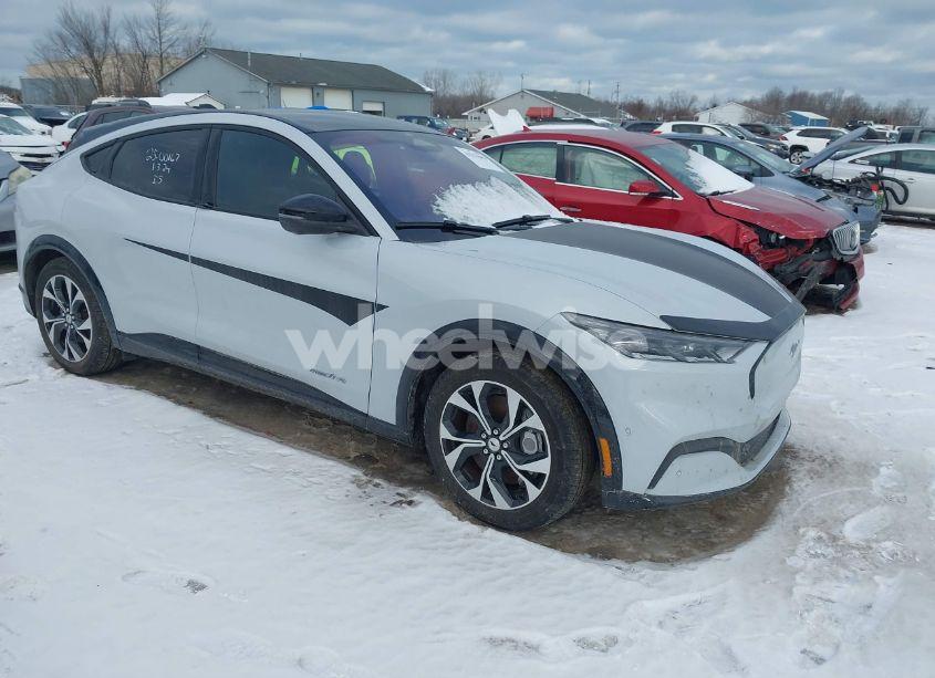 2022 Ford Mustang MACH-E PREMIUM (VIN 3FMTK3SS2NMA24646) main photo
