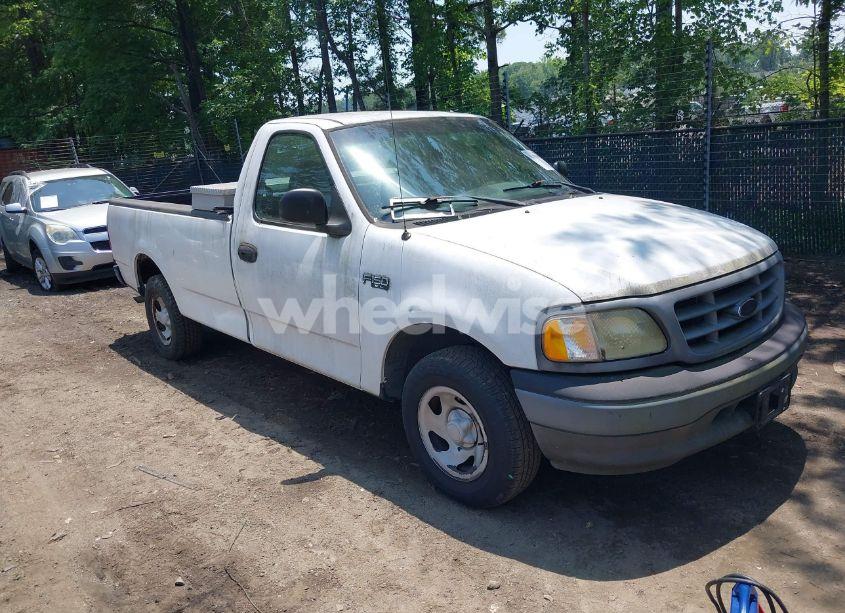 2002 Ford F-150 XL/XLT (VIN 3FTRF17222MA24139) main photo