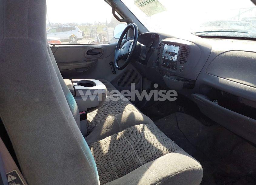 Photo 5 of 2002 Ford F-150 XL/XLT (VIN 3FTRF17232MA23677)