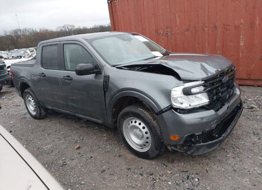 2024 Ford Maverick XL (VIN 3FTTW8A30RRA45469) main photo